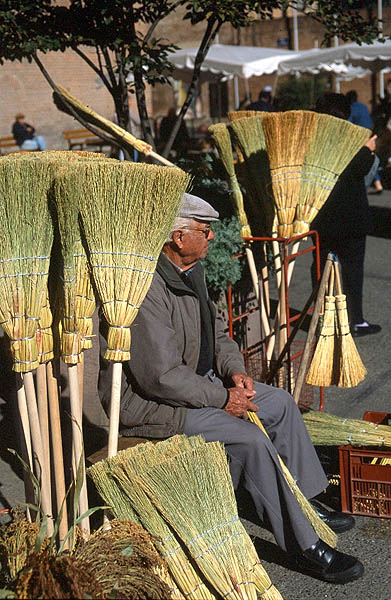Brush seller, Albi (Tarn).